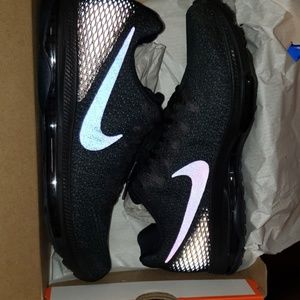 Women's Nike Zoom Sneakers Size 9.5